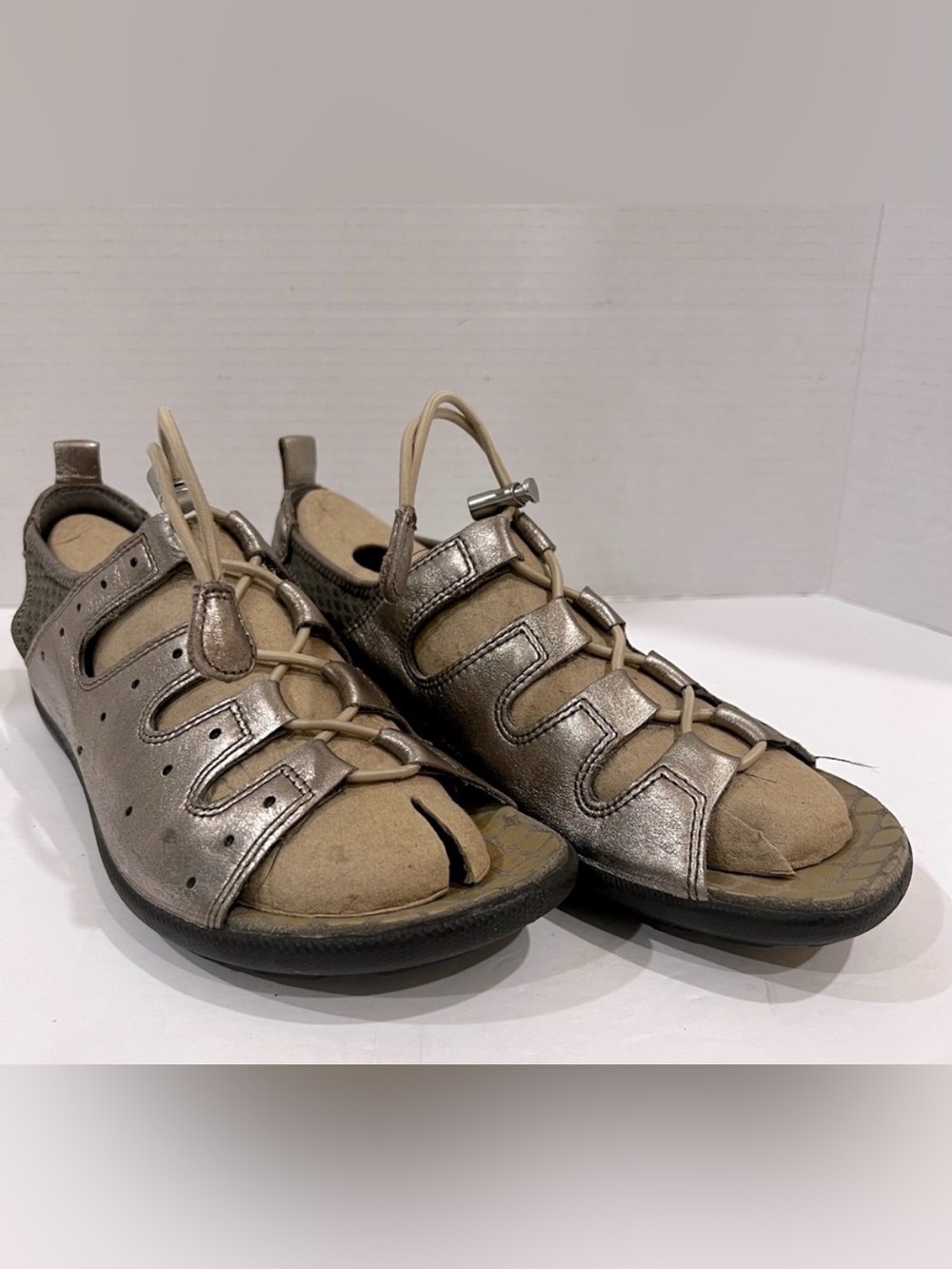 Ecco JabToggle Metalic Sandals size 9